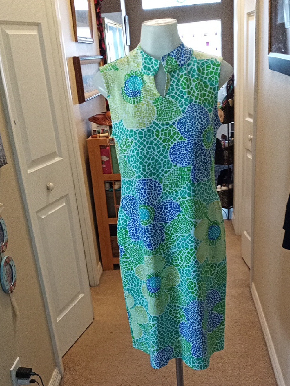 Sunsets & Sweet Tea Sleeveless Shift Dress Sz Sm Green/ Blue Floral Mosaic